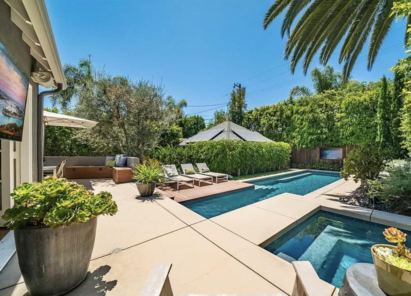 Pousada Oasis In Angeles With Heated Pool & Los Angeles
